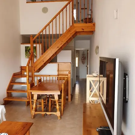 Bonita casa con terraza y patio *